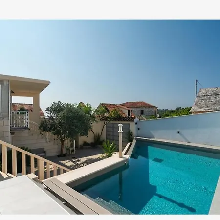 Domini Villa Selca (Brac)